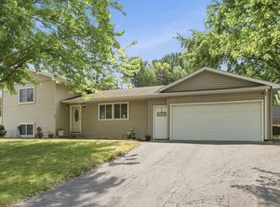 19 Heights Rd NW, Saint Michael, MN 55376