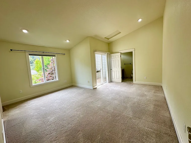 3220 T St #2 — Photo 10