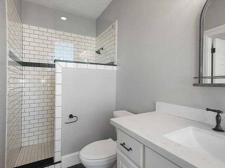 405 24th St #202 — Photo 22