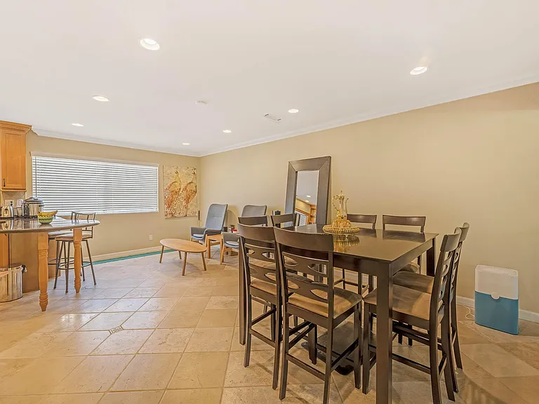 5800 Owensmouth Ave #7 — Photo 15