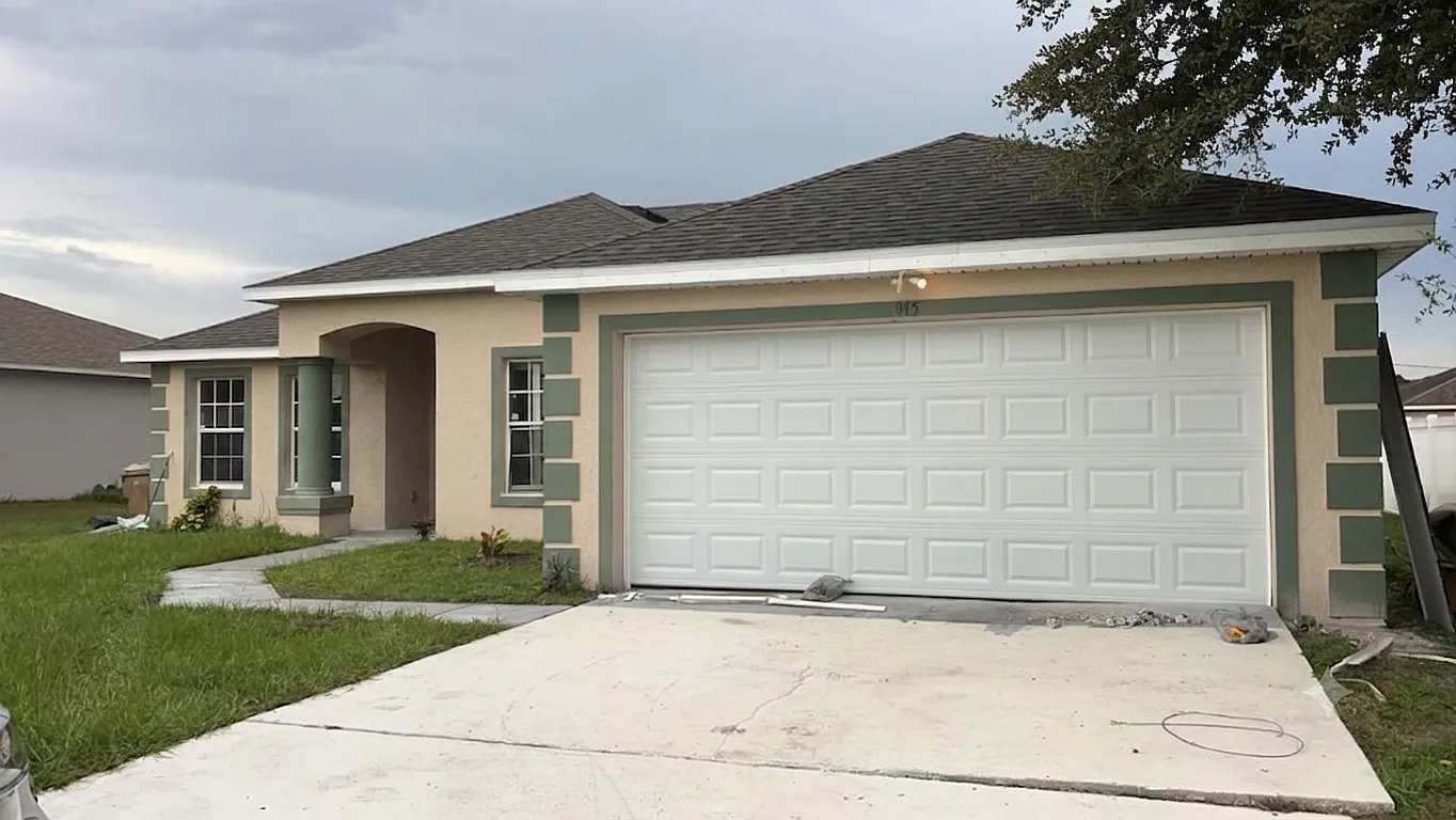 3 bed, 1635 sqft, $1,960 — Photo 1