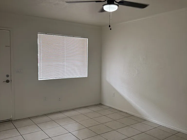 1207 E Jarvis Ave — Photo 6