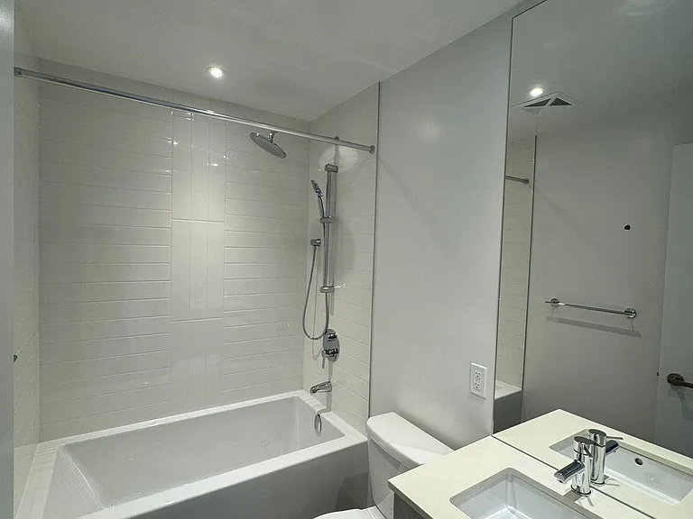 448 Burnhamthorpe Rd W #4009 — Photo 11