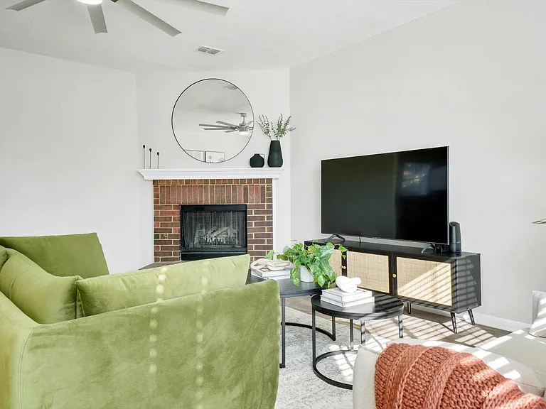 2062 Arena Dr — Photo 8