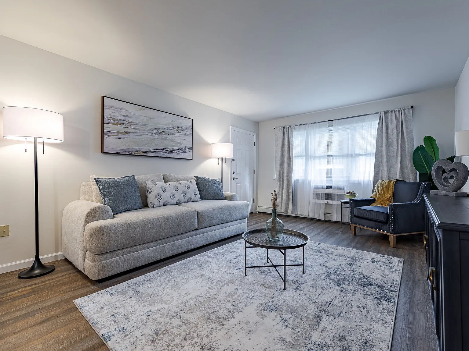 Park Apartments — Photo 3