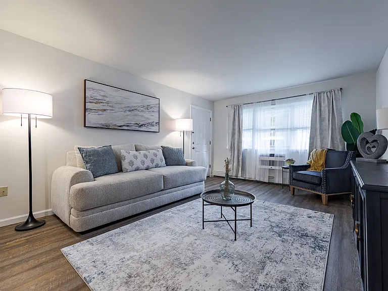 Park Apartments — Photo 3