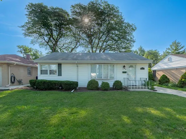 1215 Webster Ln, Des Plaines, IL 60018