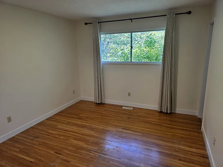 4931 Vienna Dr NW — Photo 11