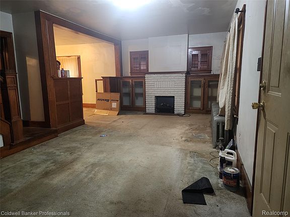 2nd image of 33 Forest St