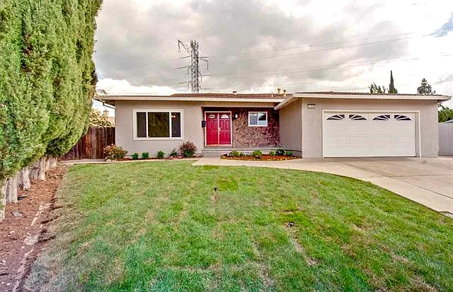 3345 Saint James Pl photo 1