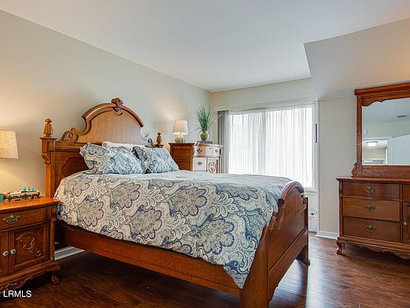 3rd image of 15 Deallyon Ave APT 56