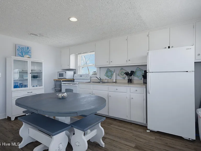 2999 Island Dr — Photo 17