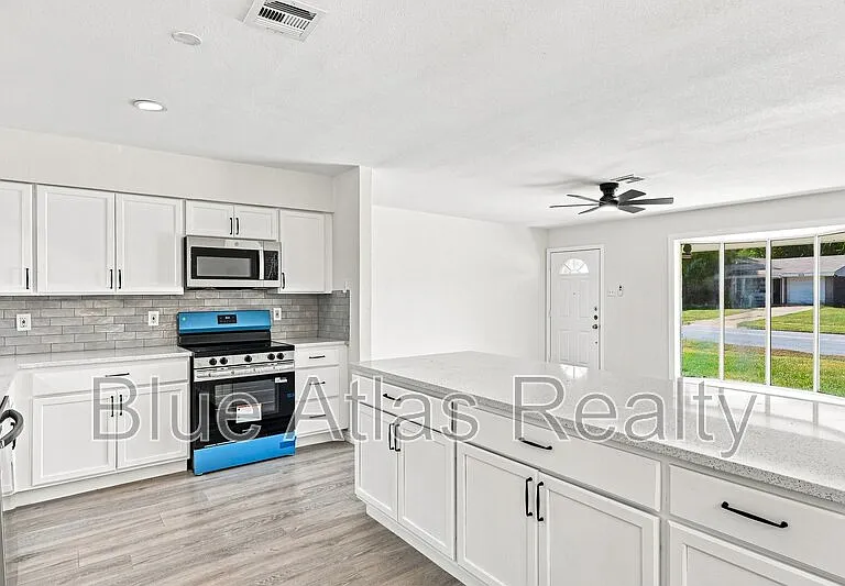 6008 Golden Gate Dr — Photo 8