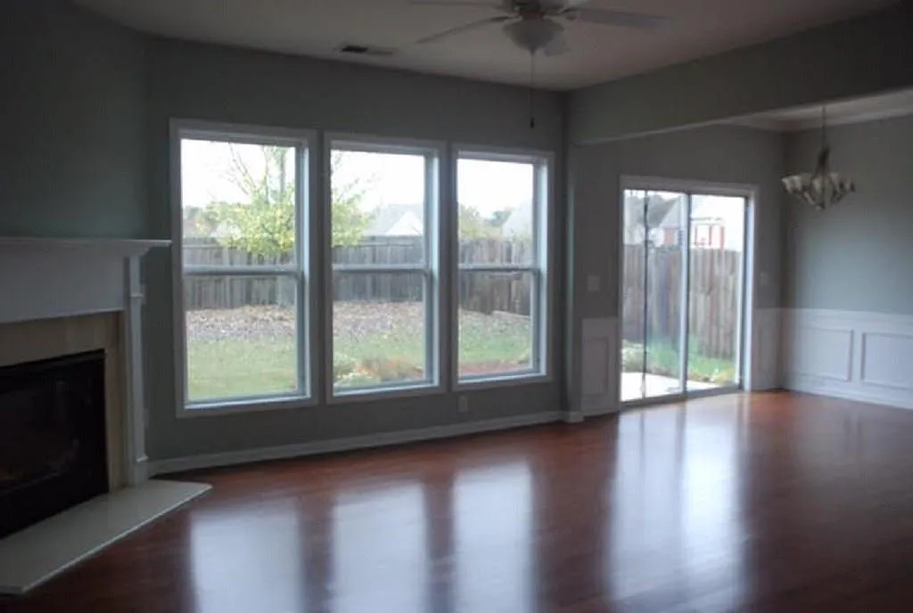 3 bed, 2.5 bath, 1954 sqft, $2,400 — Photo 4