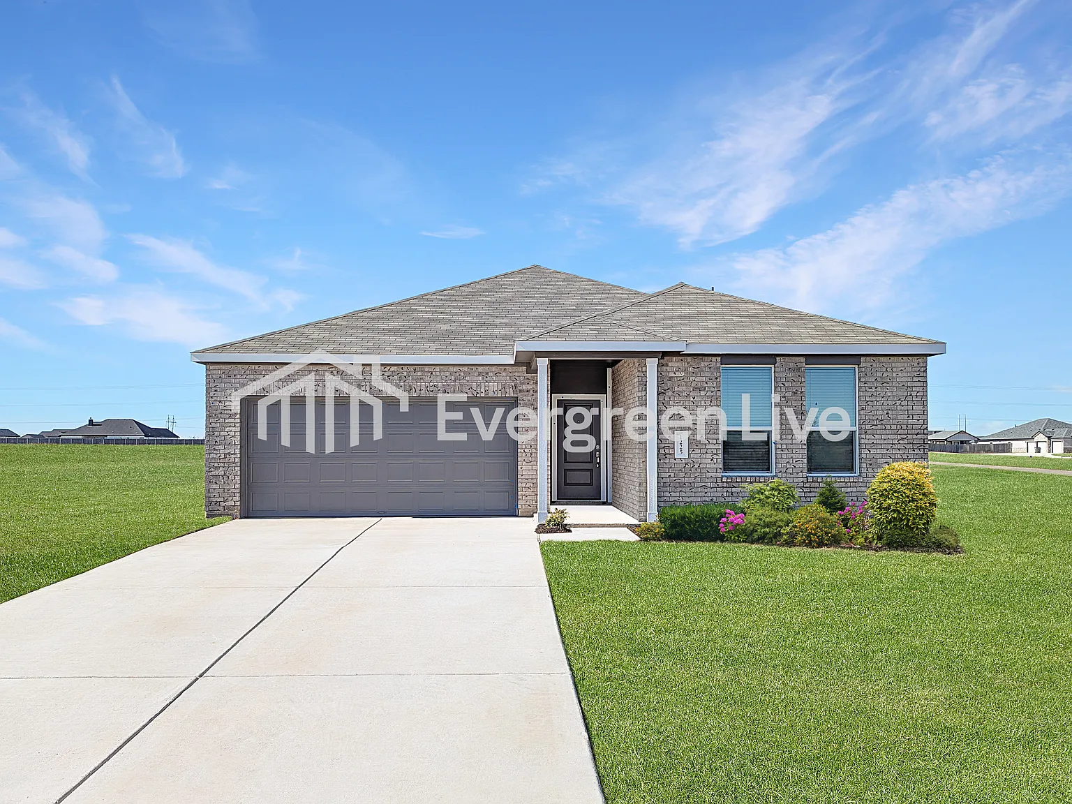 4 bed, 2.0 bath, 2000 sqft, $2,045 — Photo 2