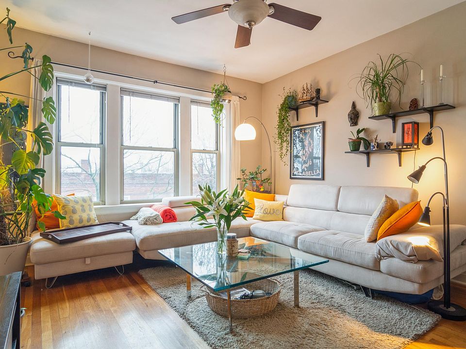 1st image of 2314 W Byron St #3