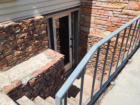2nd image of 515 S Chestnut St #B