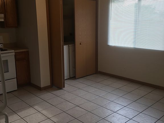 5th image of 1115 S 1st St