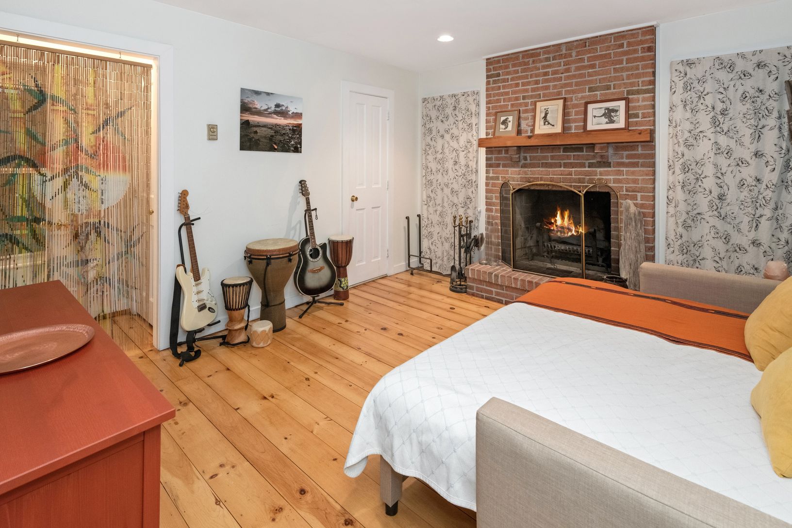  Den/extra living with fireplace