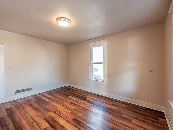 3rd image of 207 W Morton St