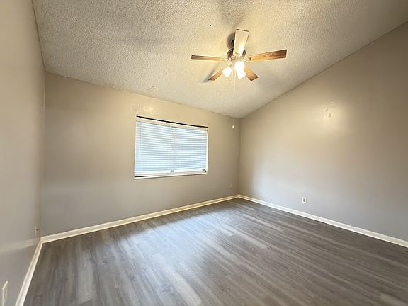 4th image of 1307 Baytree Dr APT D