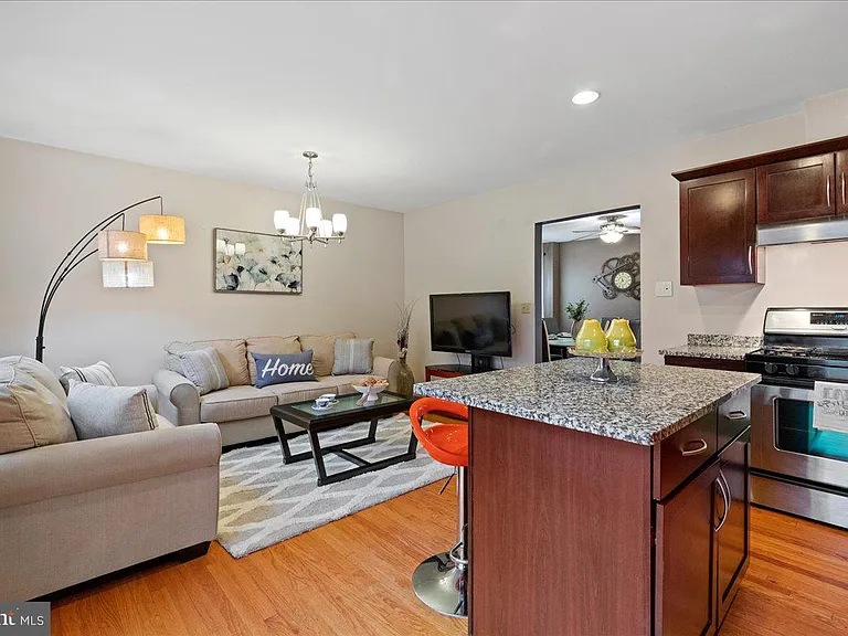 394 Franklin Ave — Photo 11