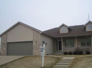 2218 Wood View Dr, Stoughton, WI 53589