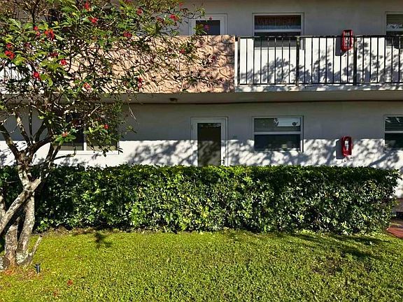 2nd image of 6005 Del Lago Circle #105