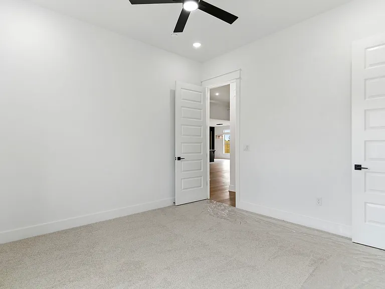 421 Hedge Dr — Photo 16