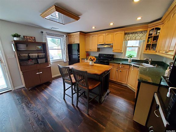 5th image of 70 Highview Dr