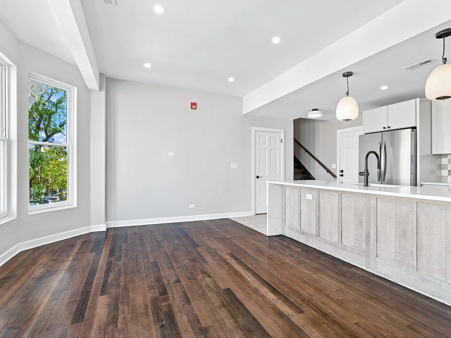 3 bed, 2025 sqft, $7,000 — Photo 4
