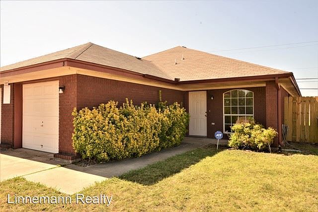 1st image of 3704 Gus Dr #B