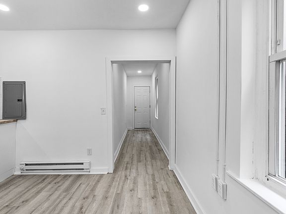 3rd image of 2612 W Girard Ave Floor 1