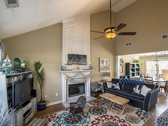 2nd image of 2417 Newberry Ln