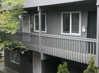 2443 NE Morgan St, Portland, OR 97211