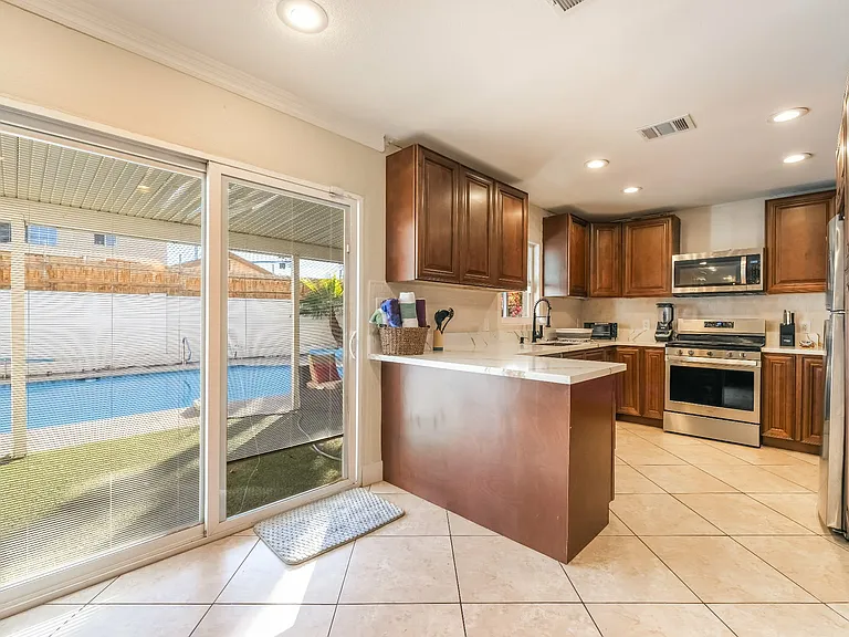 E Vegas Valley Dr — Photo 7