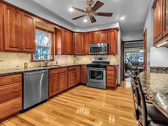 3rd image of 303 Norwalk Ave