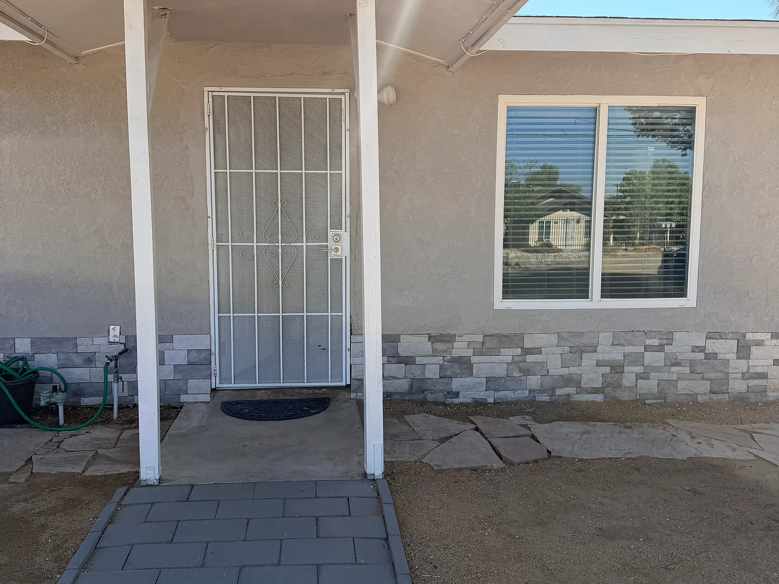 2 bed, 1250 sqft, $2,300 — Photo 2