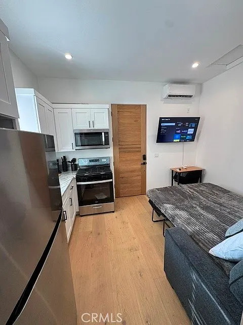 Studio, 450 sqft, $2,300 — Photo 2