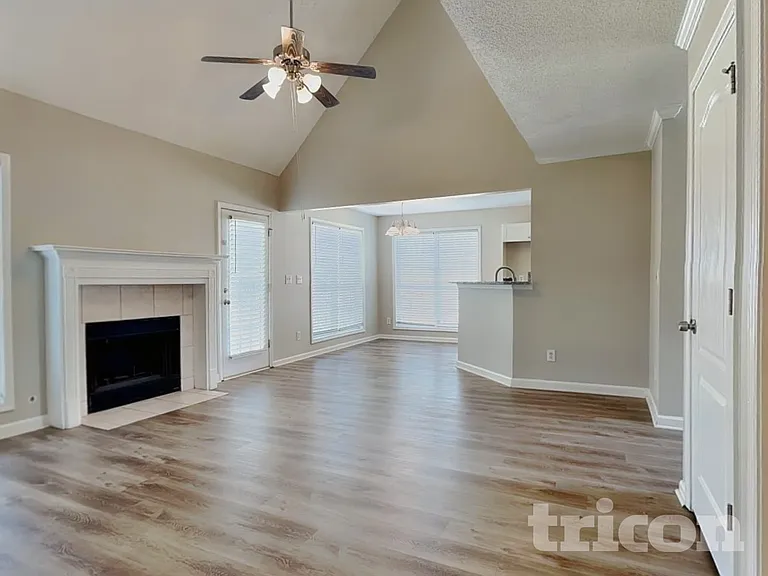 130 Kyle Way — Photo 4