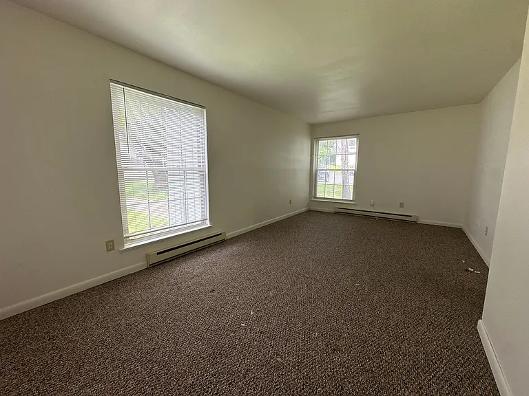 University Park Apartments near Cornell University — Photo 114