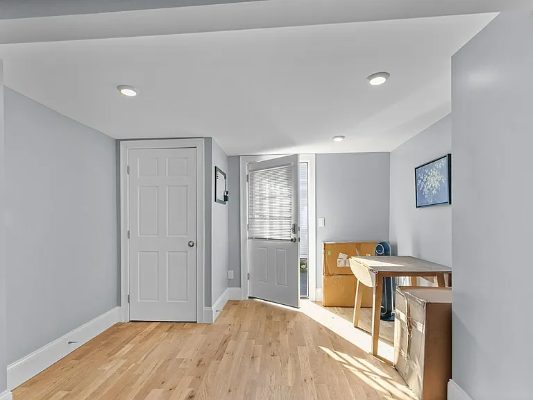382 Spring St #A — Photo 8