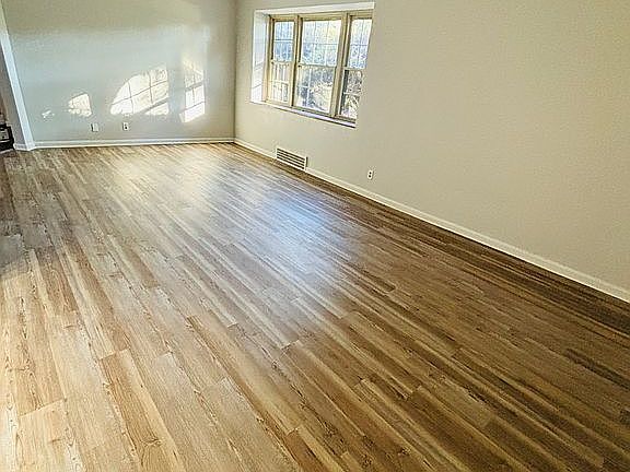 4th image of 15925 Van Aken Blvd #1B
