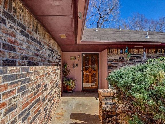 3rd image of 612 N Bouziden Pl
