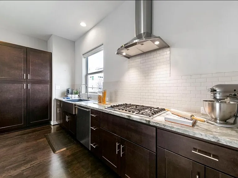 1611 Crockett St — Photo 21