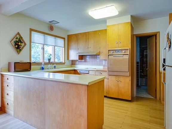 2nd image of 1016 S Dogwood Dr