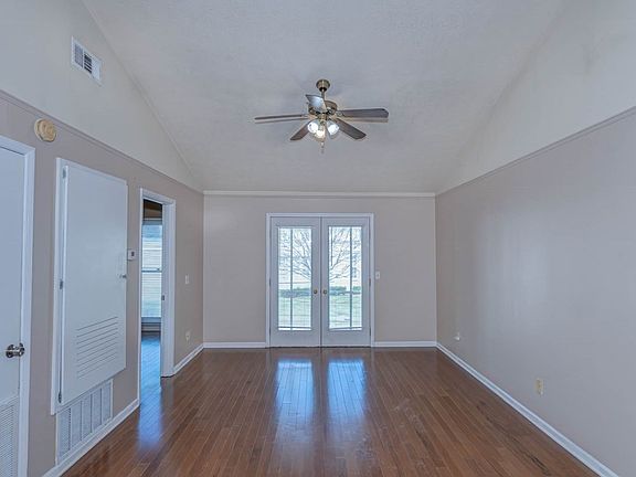 3rd image of 1219 Forest Ave APT 7