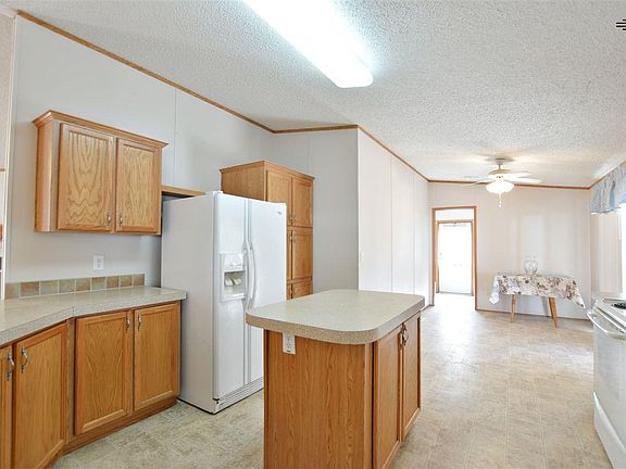 4th image of 554 New York Dr