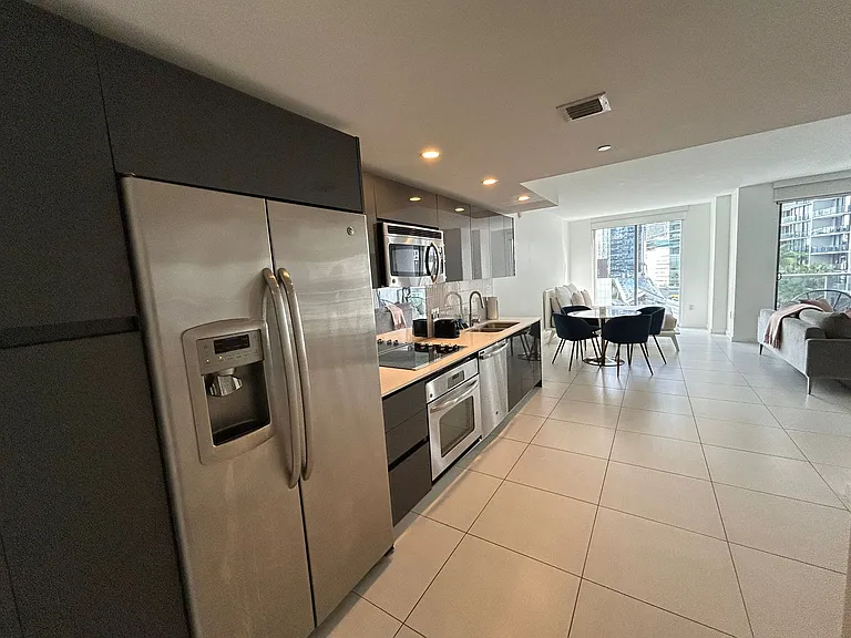 31 SE 6th St #1703 — Photo 19
