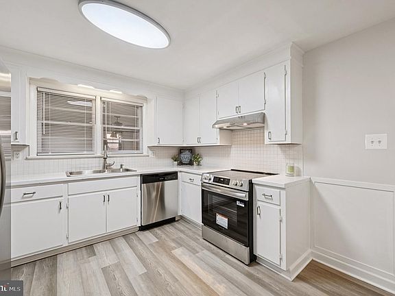 4th image of 11936 Comanche Dr